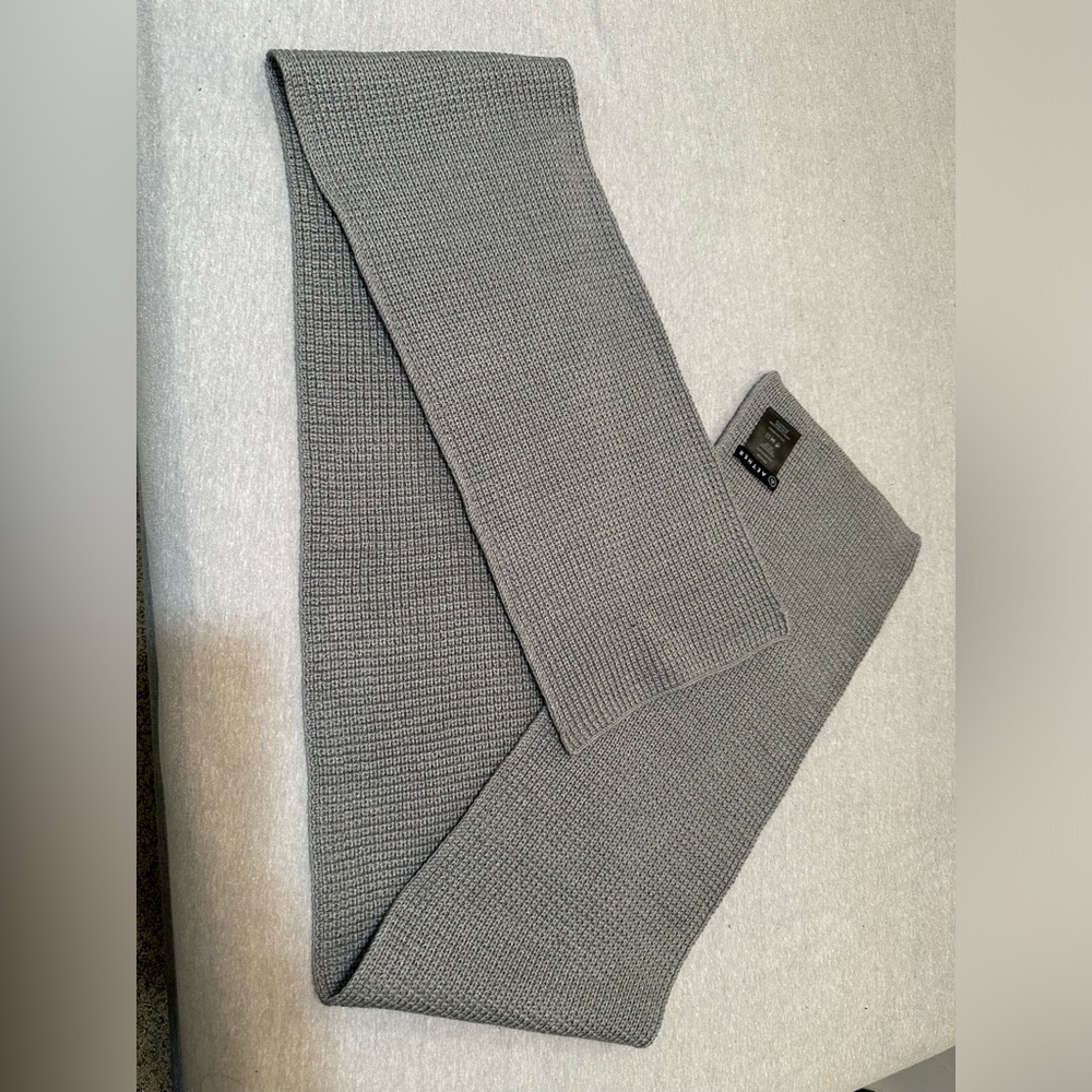 AETHER 100% Merino Wool Gray Long Knit Scarf - Picture 3 of 6